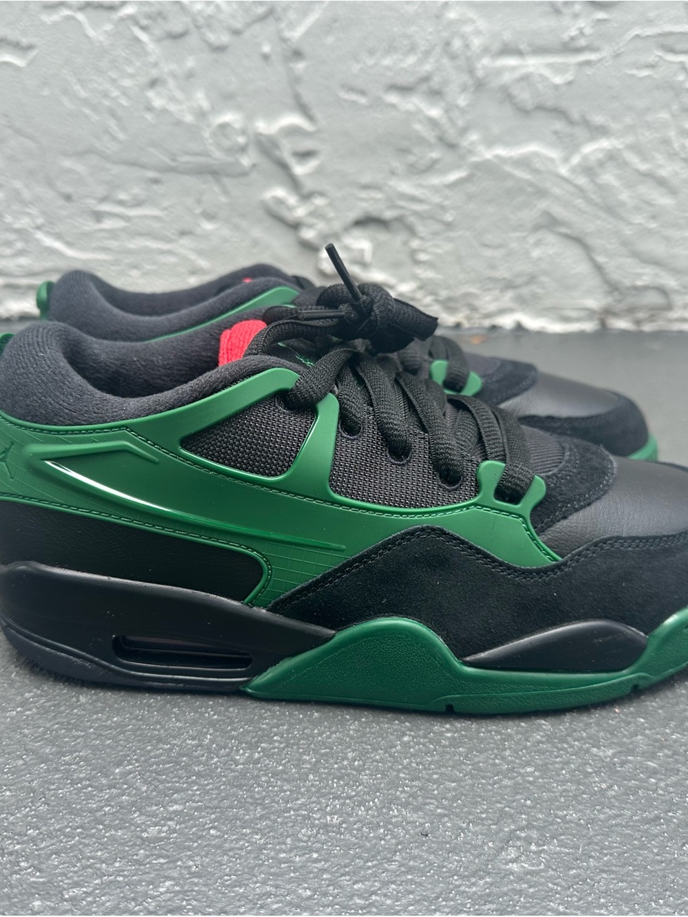 Jordan Youth Size 7y Black and Green Low-Top Sneakers